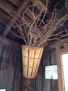 The flower or twig decorations change every time we come.